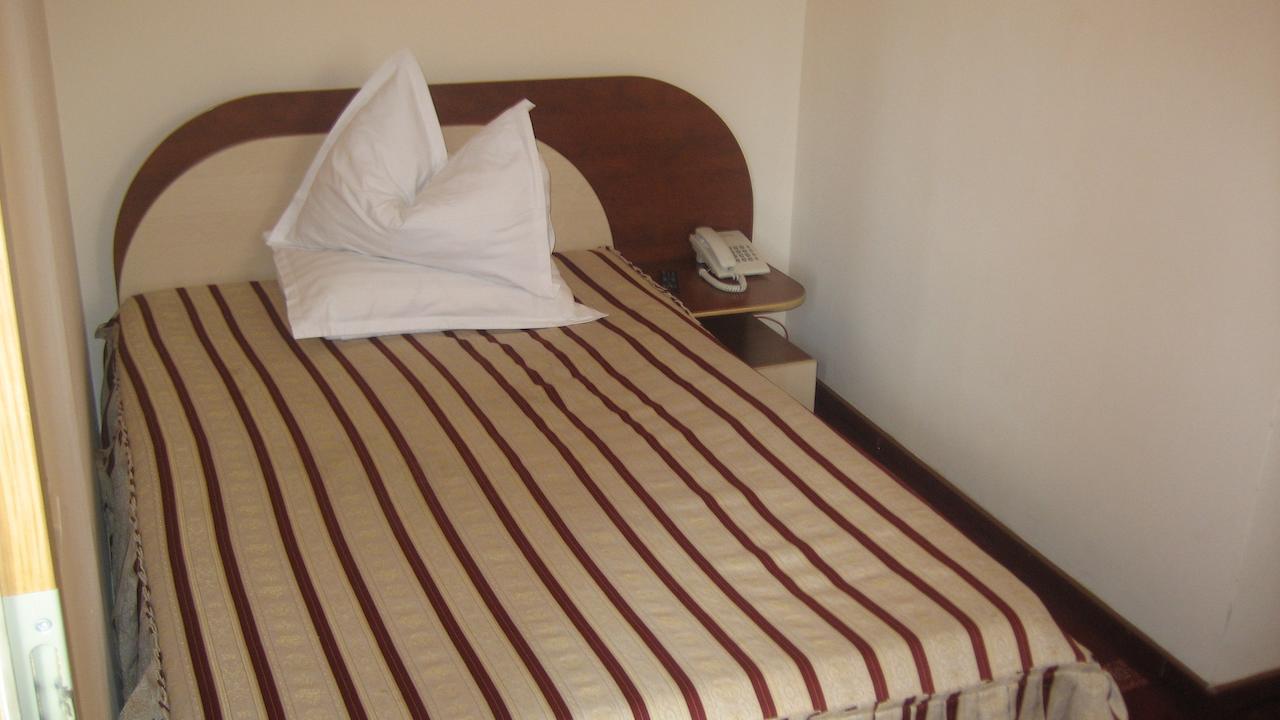 Hotel Palace Targu Jiu Room photo